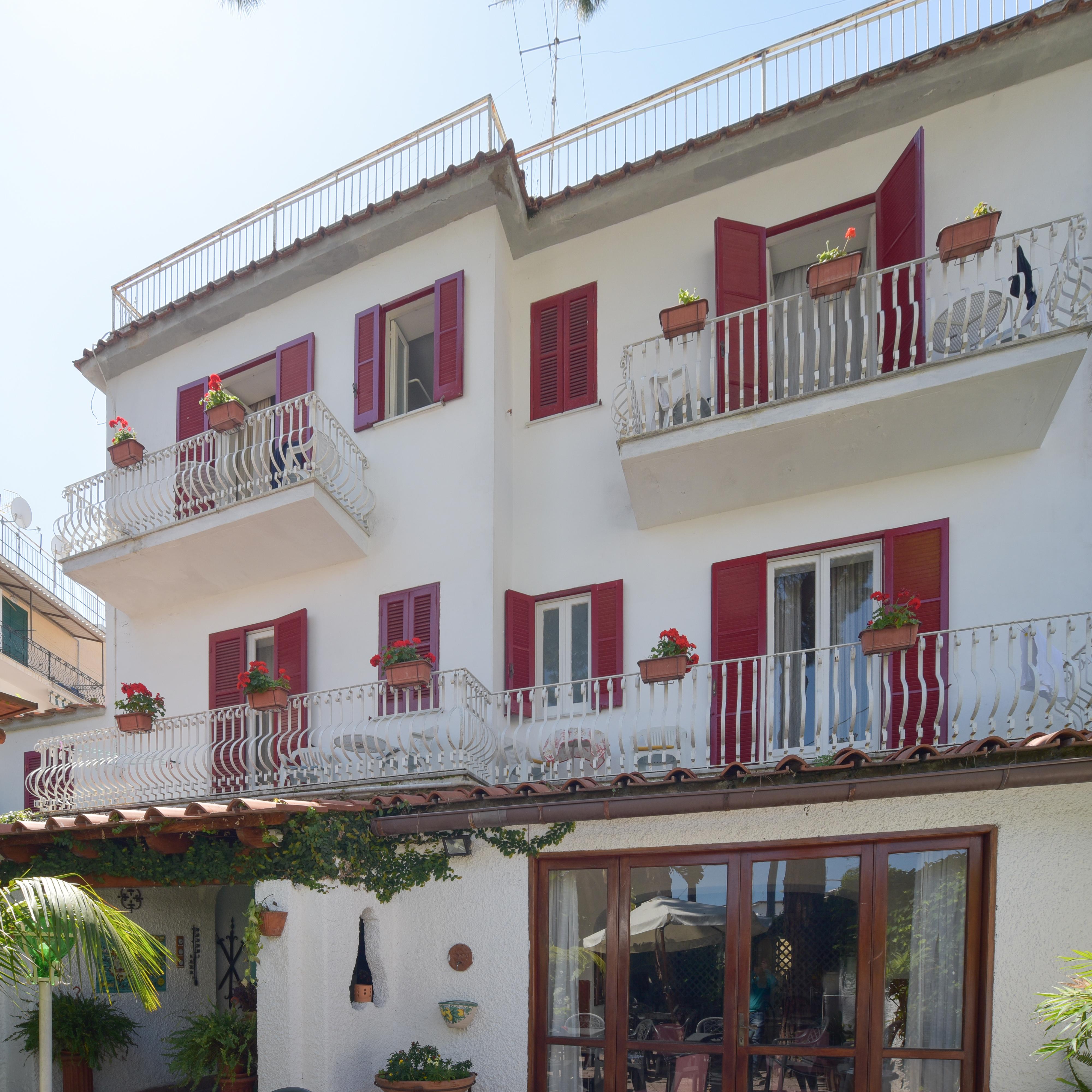 Charme Hotel La Villa Tina イスキア島 エクステリア 写真
