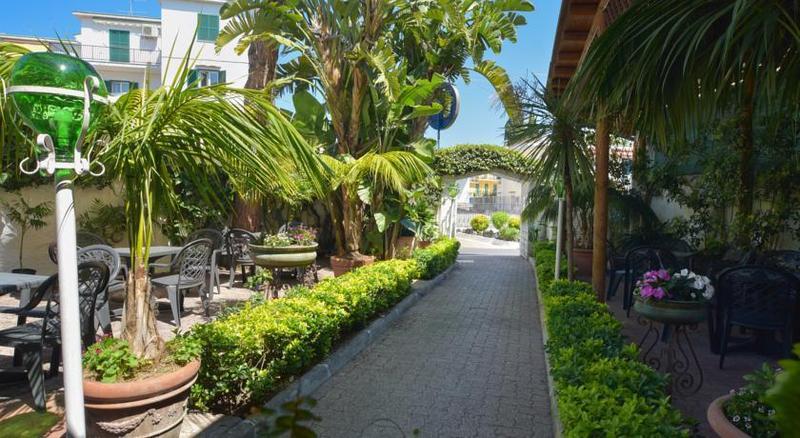 Charme Hotel La Villa Tina イスキア島 エクステリア 写真