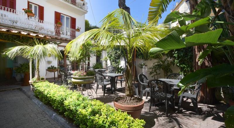 Charme Hotel La Villa Tina イスキア島 エクステリア 写真