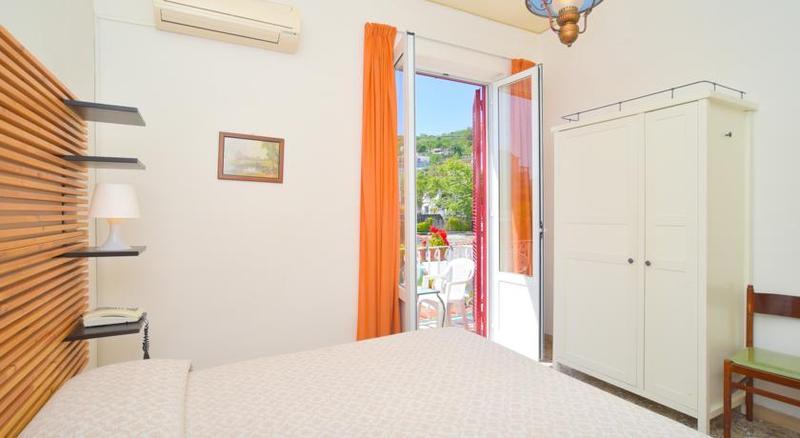 Charme Hotel La Villa Tina イスキア島 エクステリア 写真