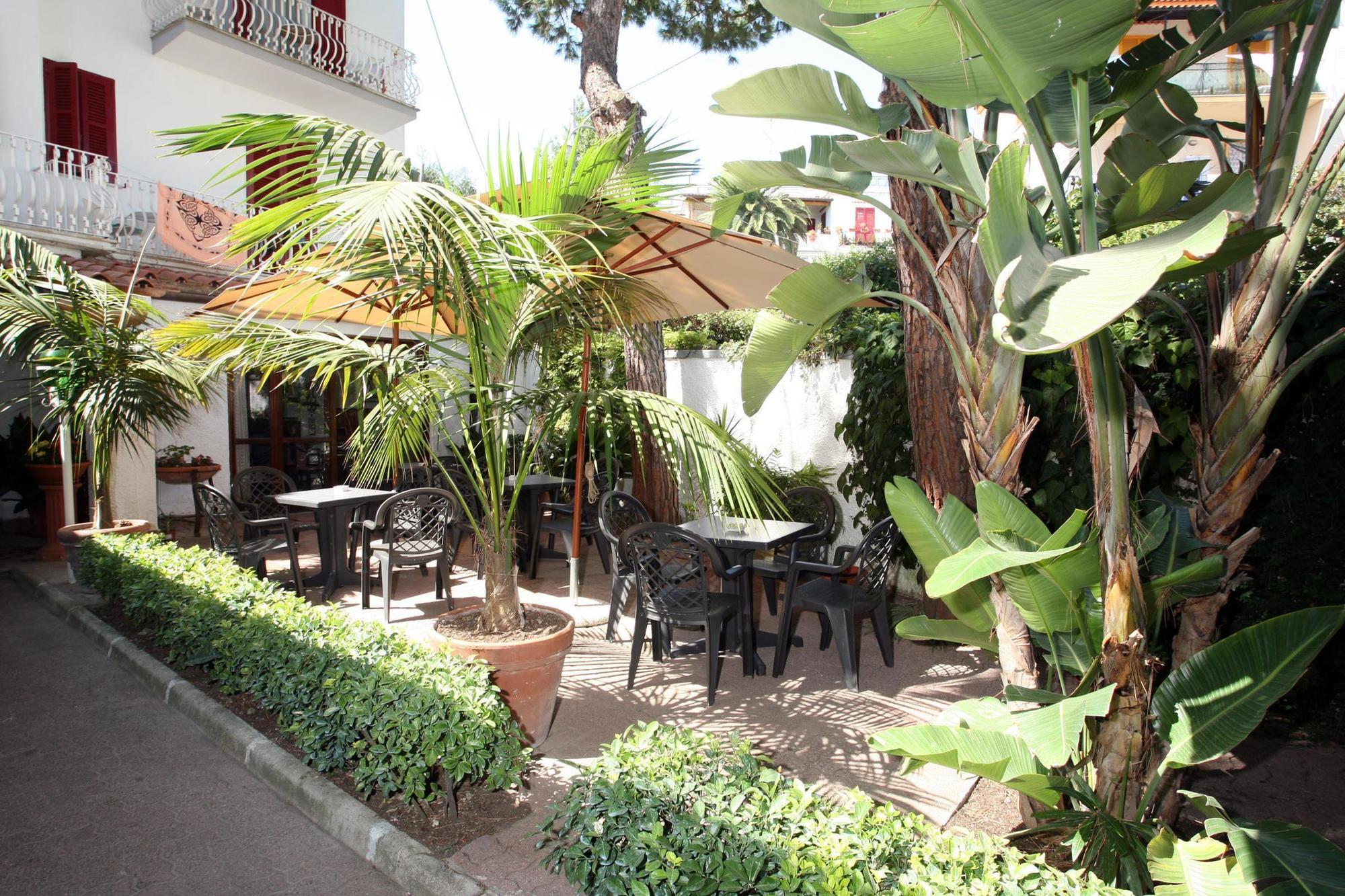 Charme Hotel La Villa Tina イスキア島 エクステリア 写真