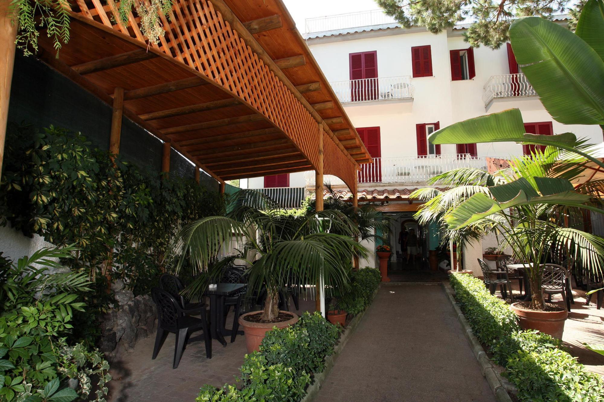 Charme Hotel La Villa Tina イスキア島 エクステリア 写真