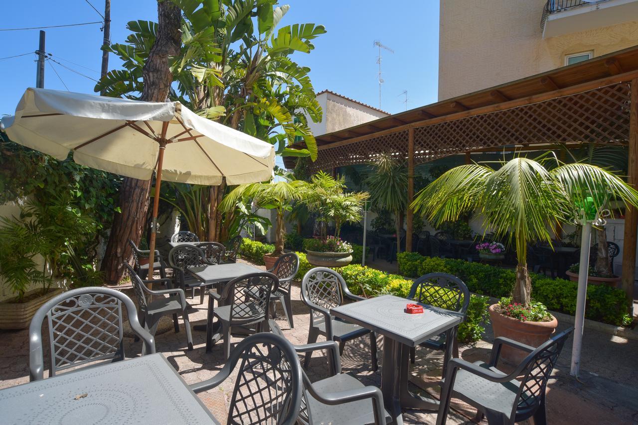 Charme Hotel La Villa Tina イスキア島 エクステリア 写真