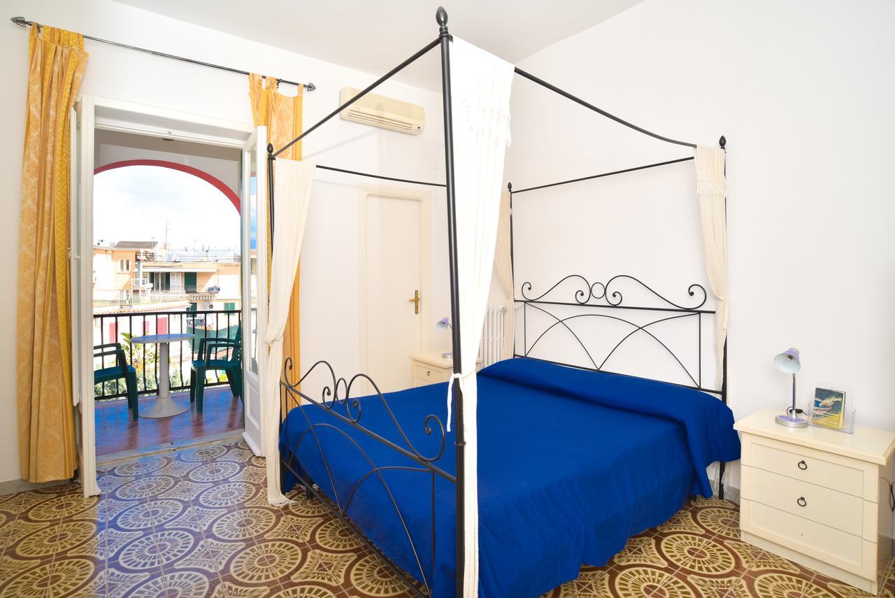 Charme Hotel La Villa Tina イスキア島 エクステリア 写真