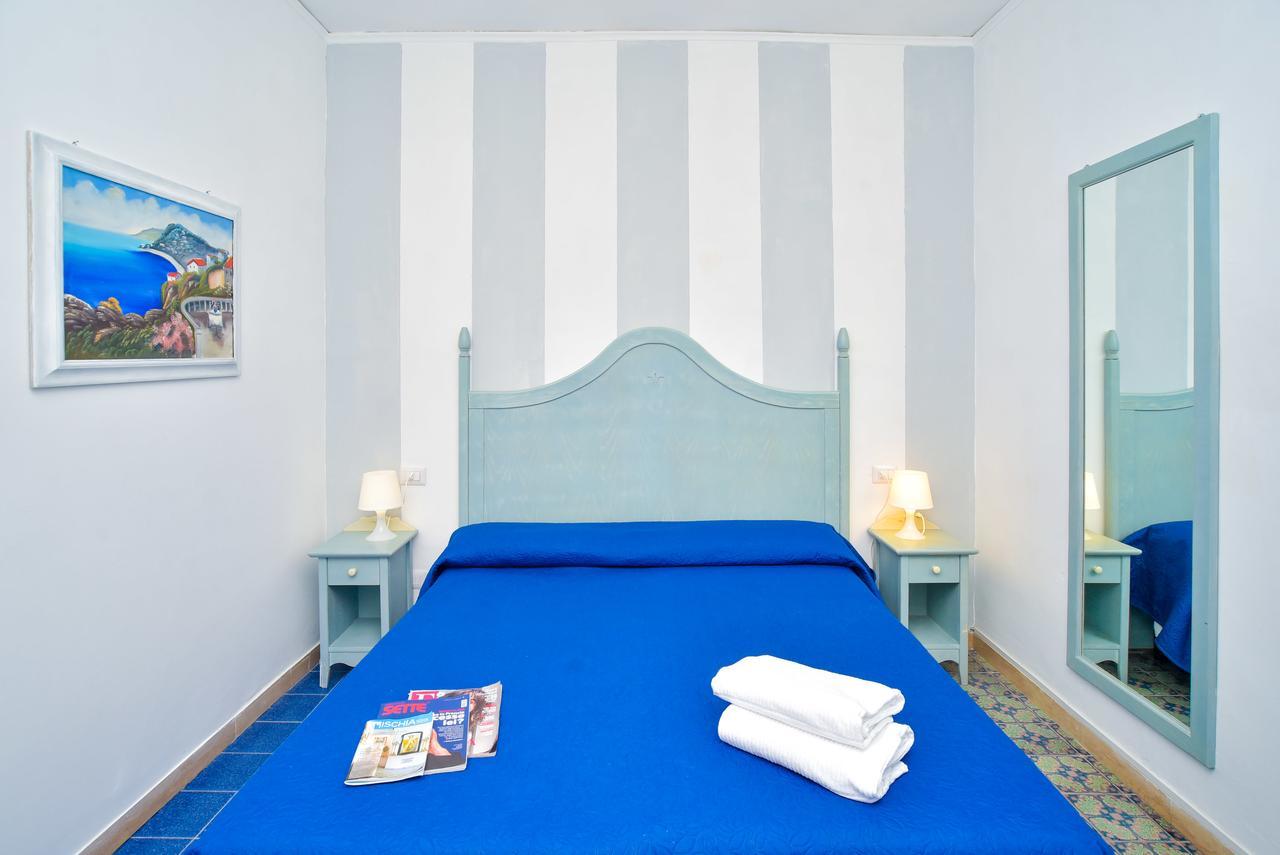 Charme Hotel La Villa Tina イスキア島 エクステリア 写真