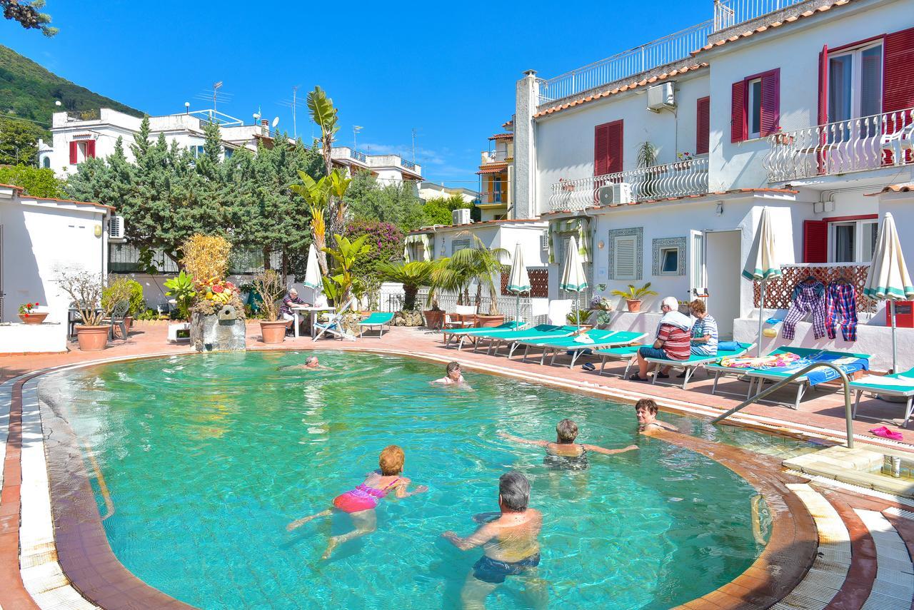 Charme Hotel La Villa Tina イスキア島 エクステリア 写真